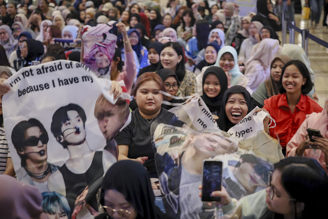 Sejumlah penggemar NCT Dream mengikuti kumparan hangout Noraebang di The Park Pejaten, Jakarta, Minggu (19/10/2025). Foto: Jamal Ramadhan/kumparan