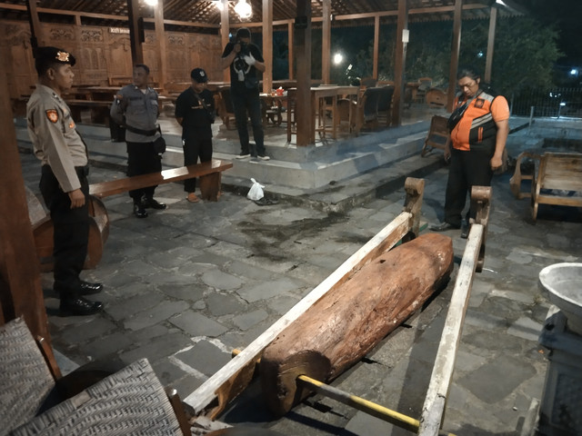 Kentungan di sebuah restoran di Kulon Progo yang menimpa dan tewaskan bocah 6 tahun. Foto: Dok. Polres Kulon Progo