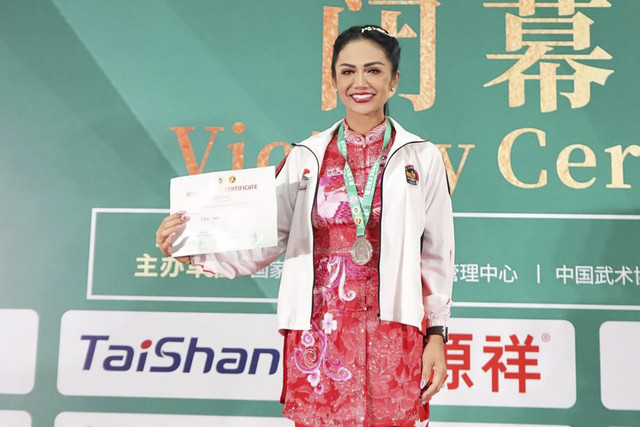 Kris Dayanti raih medali perak di kejuaraan wushu dunia. Foto: Instagram/ @krisdayantilemos