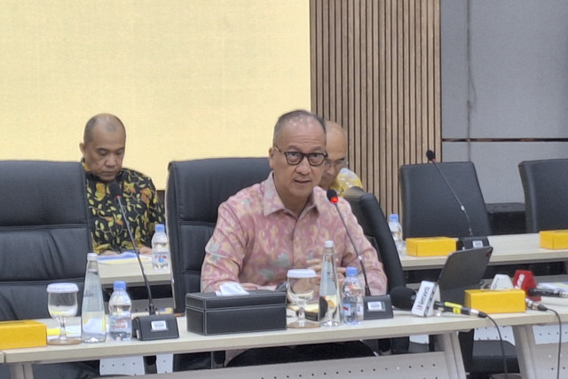 Menperin Agus Gumiwang Kartasasmita dalam konferensi pers capaian kinerja 1 tahun pemerintahan Prabowo-Gibran di Gedung Kemenperin, Jakarta, Senin (20/10/2025). Foto: Argya D. Maheswara/kumparan 