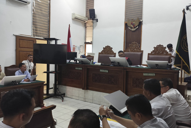 Sidang praperadilan Direktur Lokataru, Delpedro Marhaen, di Pengadilan Negeri Jakarta Selatan, Senin (20/10/2025). Foto: Jonathan Devin/kumparan