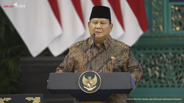 Presiden Prabowo menyampaikan paparan saat sidang kabinet paripurna di Istana Negara, Jakarta, Rabu (20/10/2025). Foto: Youtube/Sekretariat Presiden