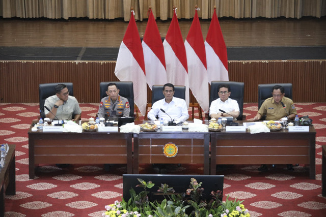 Mendagri Tito Karanvaian menghadiri Rapat Koordinasi (Rakor) Pengendalian Harga Beras di Auditorium Kementerian Pertanian (Kementan), Jakarta, Senin (20/10/2025). Foto: Dok. Kemendagri