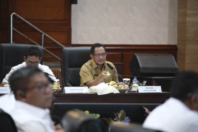 Mendagri Tito Karanvaian menghadiri Rapat Koordinasi (Rakor) Pengendalian Harga Beras di Auditorium Kementerian Pertanian (Kementan), Jakarta, Senin (20/10/2025).  Foto: Dok. Kemendagri