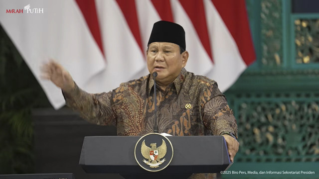 Presiden Prabowo Subianto menyampaikan paparan saat sidang kabinet paripurna di Istana Negara, Jakarta, Rabu (20/10/2025). Foto: Youtube/Sekretariat Presiden