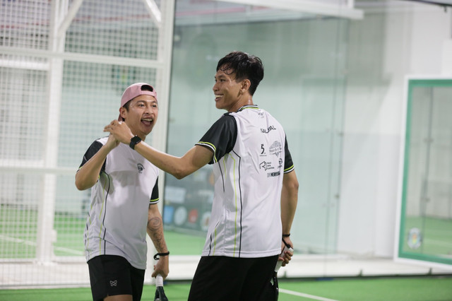 Pasangan Izzy dan Naufal dari Klub Black Horse keluar sebagai juara di Pica Padel Tournamen seri kedua. Foto: Dok Hi!Pontianak