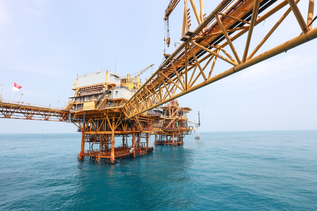 Pengeboran minyak offshore drilling milik Pertamina Hulu Energi (PHE). Foto: Dok. Pertamina