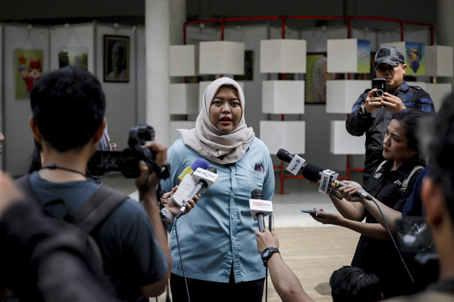 Rachella Andalia, Staf Administrasi Tebet Eco Park memberikan keterangan kepada wartawan di Tebet Eco Park, Jakarta, Selasa (21/10/2025). Foto: Jamal Ramadhan/kumparan