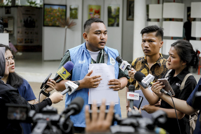 Hadi Pranoto, Koordinator Komunitas Fotografer Tebet Eco Park memberikan keterangan kepada wartawan di Tebet Eco Park, Jakarta, Selasa (21/10/2025). Foto: Jamal Ramadhan/kumparan