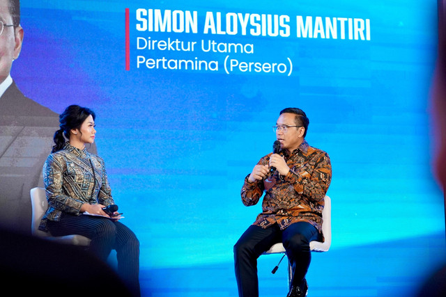 Direktur Utama Pertamina, Simon Aloysius Mantiri pada peringatan Satu Tahun Pemerintahan Prabowo-Gibran di Jakarta, Senin (20/10). Foto: Dok. Pertamina