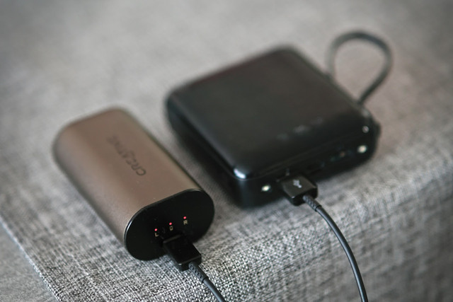 Ilustrasi powerbank kapasitas besar. Foto: Unsplash