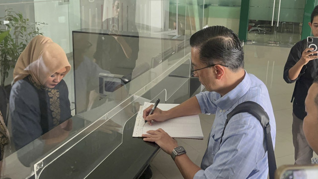 Mantan Menteri Perdagangan Tom Lembong Mendatangi Gedung Komisi Yudisial, Selasa (21/10/2025). Foto: Rayyan Farhansyah/kumparan