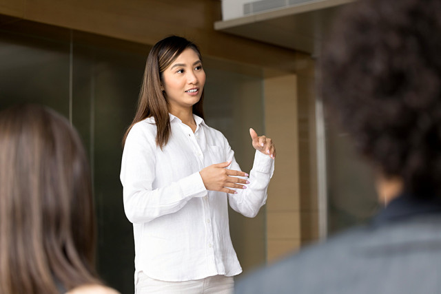 Ramalan Zodiak Aquarius Bulan November 2025. Foto: fizkes/Shutterstock