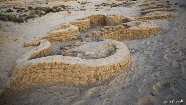 Dinding benteng militer Mesir kuno dirancang dengan pola zig-zag untuk menahan erosi pasir dan angin. Foto: Egyptian Ministry of Tourism and Antiquities