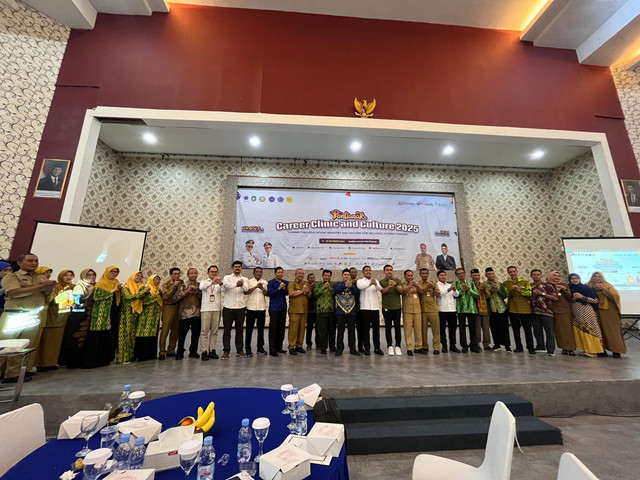 Pontianak Career Clinic and Culture 2025 yang bertempat di Auditorium Universitas Muhammadiyah Pontianak resmi dibuka. Foto: Dok. Hi!Pontianak