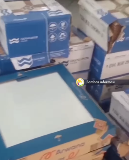 Puluhan kotak keramik atau kotak tehel telah dicuri maling di SDN 03 Sempalai Sebedang, Kabupaten Sambas, Kalimantan Barat. Foto: Dok. Instagram @sambasinformasi