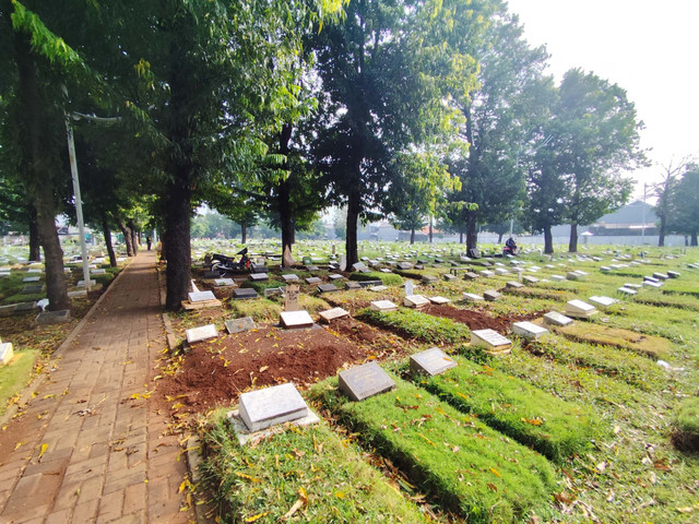 Suasana di TPU Kepa Duri, Jakarta Barat, pada Rabu (22/10/2025). Foto: Rachmadi Rasyad/kumparan