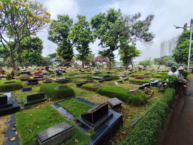 Suasana di TPU Rawa Kopi, Jakarta Barat, pada Rabu (22/10/2025). Foto: Rachmadi Rasyad/kumparan