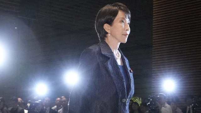 Perdana Menteri baru Jepang, Sanae Takaichi, berangkat menuju Istana Kekaisaran, di kediaman resmi perdana menteri di Tokyo, Jepang, 21 Oktober 2025 dalam foto yang diambil oleh Kyodo.  Foto: Kyodo/via REUTERS