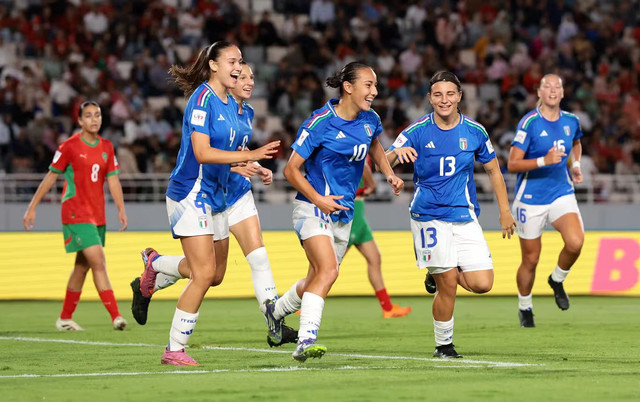 Selebrasi Italia usai dipastikan lolos ke 16 besar Piala Dunia Wanita U-17 2025. Foto: FIFA