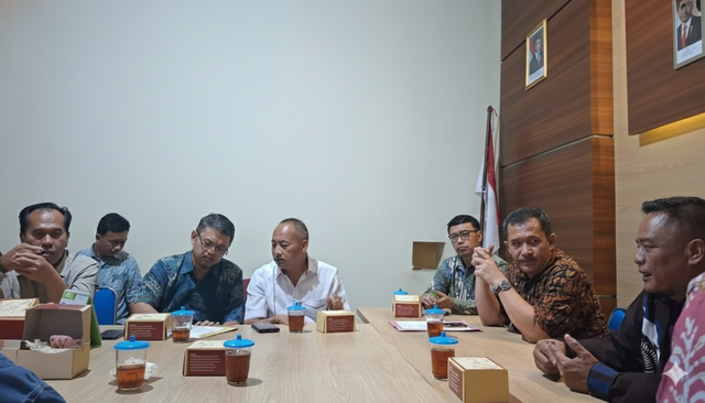 Kunjungan kerja Ketua Komisi A DPRD DIY, Eko Suwanto, ke Badan Kesatuan Bangsa dan Politik (Kesbangpol) Sleman, Selasa (14/10). Foto: Istimewa