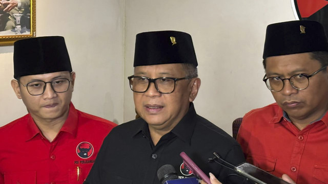 Sekjen PDIP, Hasto Kristiyanto di Sekolah Partai DPP PDIP, Jakarta Selatan,Rabu (22/10/2025). Foto: Abid Raihan/kumparan