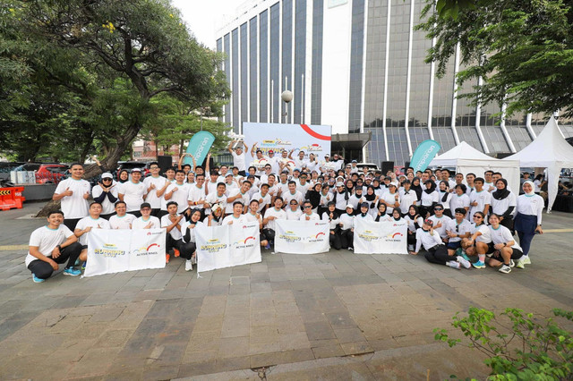 Para Peserta Lari Berfoto Bersama Sebelum Fun Run Teman kumparan x Huawei Dimulai. Foto: Dok. kumparan.