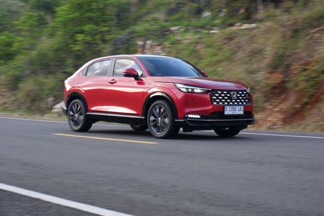 Honda HR-V Hybrid melintas di jalanan Gunung Kidul, Jawa Tengah. Foto: Aditya Pratama Niagara/kumparan