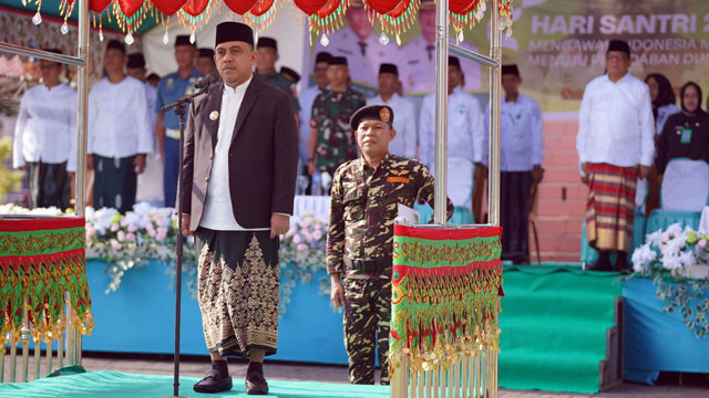 Bupati Bolaang Mongondow di Sulawesi Utara, Yusra Alhabsyi, memimpin upacara peringatan Hari Santri Nasional tahun 2025, Rabu, 22 Oktober 2025.