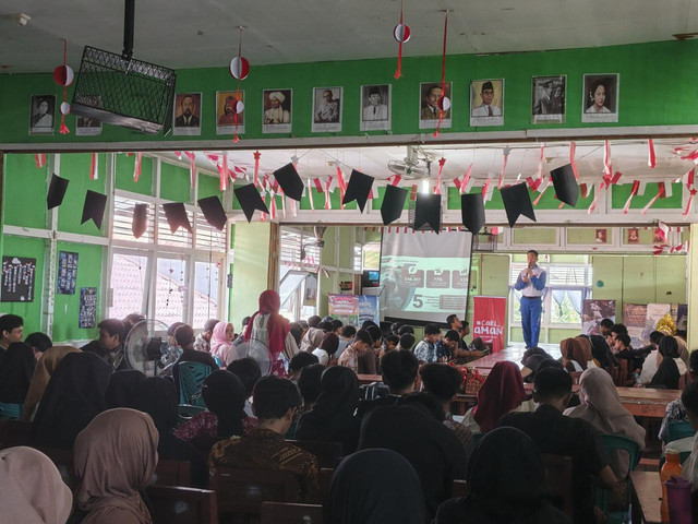 Asmo Kalbar menggelar kegiatan edukasi Safety Riding di SMK Al-Madani Pontianak. Foto: Dok. Asmo Kalbar