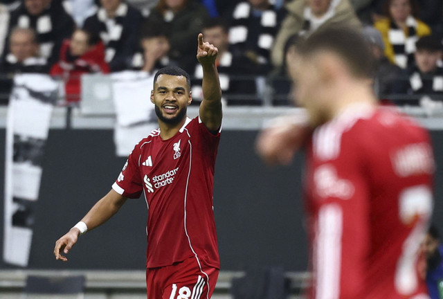 Pemain Liverpool FC Cody Gakpo berselebrasi usai mencetak gol ke gawang Eintracht Frankfurt pada pertandingan League Phase Liga Champions 2025/2026 di Deutsche Bank Park, Frankfurt, Jerman, Rabu (22/10/2025). Foto: Kai Pfaffenbach/Reuters