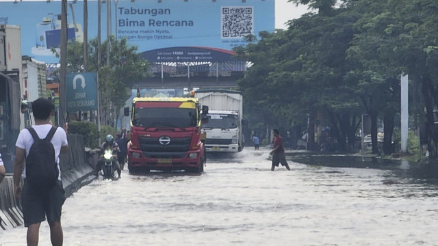 Situasi banjir di Jalan Pantura Demak Semarang tepatnya di Kecamatan Genuk. Foto: Dok. Istimewa