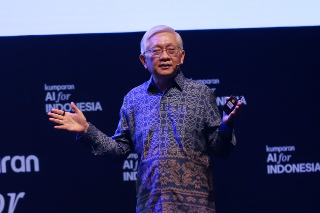 CTO GDP Venture & CEO GDP Labs On Lee memberikan pemaparan saat sesi The Plaiground pada acara kumparan AI for Indonesia 2025 di The Ballroom at Djakarta Theater, Jakarta Pusat, Kamis (23/10/2025). Foto: Jamal Ramadhan/kumparan
