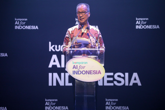 Menteri Perindustrian Agus Gumiwang Kartasasmita memberikan keynote speech pada acara kumparan AI for Indonesia 2025 di The Ballroom at Djakarta Theater, Jakarta Pusat, Kamis (23/10/2025). Foto: Aditia Noviansyah/kumparan