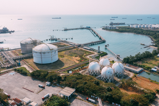 Terminal LPG Tanjung Sekong, Cilegon, Banten sebagai infrastruktur vital yang berkontribusi terhadap 40% total kebutuhan LPG Indonesia. Foto: Dok. Pertamina
