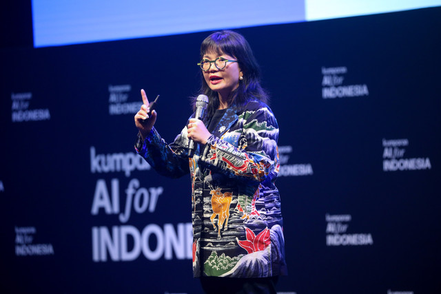 Wakil Menteri Pendidikan Tinggi, Sains, dan Teknologi (Wamendikti) Stella Christie memberikan keynote speech pada acara kumparan AI for Indonesia 2025 di The Ballroom at Djakarta Theater, Jakarta Pusat, Kamis (23/10/2025). Foto: Aditia Noviansyah/kumparan