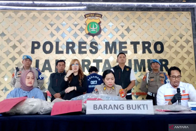 Kepala Unit (Kanit) Perlindungan Perempuan dan Anak (PPA) AKP Sri Yatmini di Mapolres Metro Jakarta Timur, Rabu (22/10/2025). Foto: Siti Nurhaliza/ANTARA