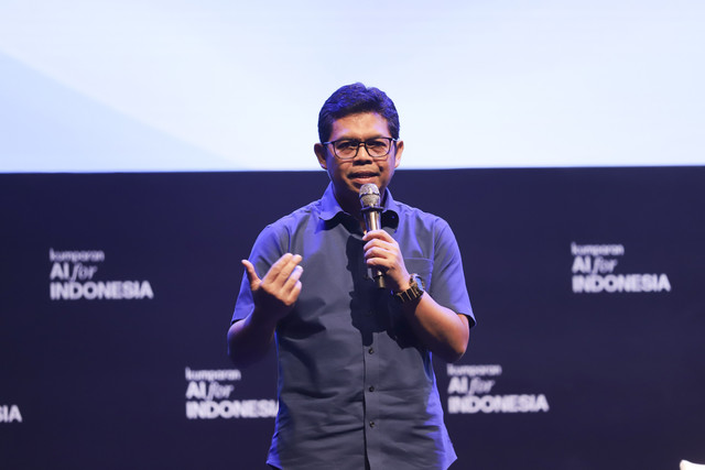 Satgas PASTI OJK Hudiyanto menjadi pemateri panel pada acara kumparan AI for Indonesia 2025 di The Ballroom at Djakarta Theater, Jakarta Pusat, Kamis (23/10/2025). Foto: Jamal Ramadhan/kumparan