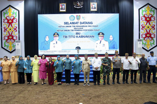 Ketum Tim Penggerak PKK Tri Tito Karnavian dalam kegiatan Sinergitas TP PKK Pusat dan TP PKK Kalteng di Palangkaraya, Rabu (22/10/2025). Foto: Dok. Kemendagri