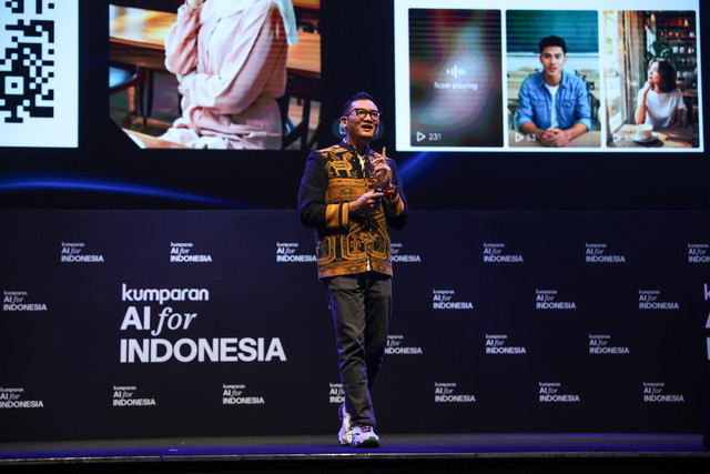 VP Technology Strategy and Consumer Product Development Telkomsel Ronald Limoa menjadi pemateri panel pada acara kumparan AI for Indonesia 2025 di The Ballroom at Djakarta Theater, Jakarta Pusat, Kamis (23/10/2025). Foto: Aditia Noviansyah/kumparan