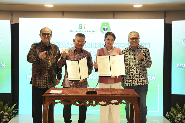 Penandatanganan Landbank Strategic Partnership Forum Kolaborasi Badan Bank Tanah dengan BNI, Kamis (23/10/2025). Foto: Dok. Bank Tanah