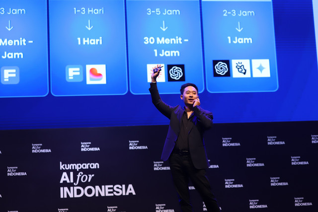 AI Content Creator & Business Practitioner Freddie Kashawan memberikan pemaparan saat sesi The Plaiground pada acara kumparan AI for Indonesia 2025 di The Ballroom at Djakarta Theater, Jakarta Pusat, Kamis (23/10/2025). Foto: Jamal Ramadhan/kumparan