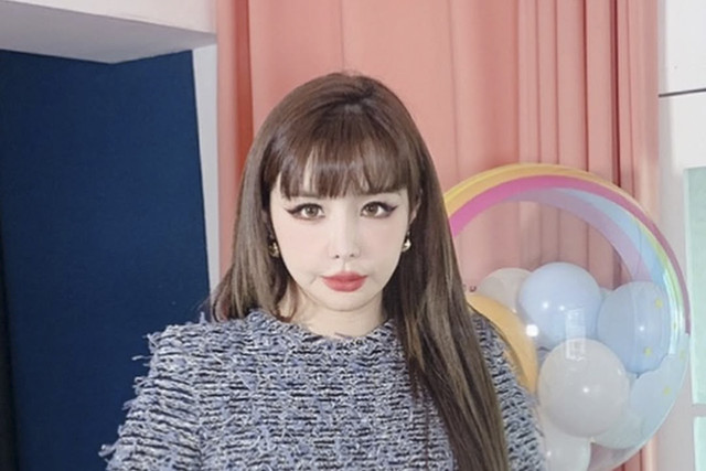  Penyanyi Korea Selatan Park Bom. Foto: Instagram/ @newharoobompark