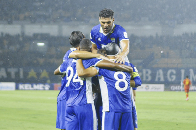 Persib Bandung melawan Selangor FC di ACL Two. Foto: Instagram/ @persib