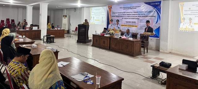 Bimtek peningkatan kapasitas tenaga perpustakaan dan pustakawan desa dan kelurahan di Mempawah. Foto: Dok. Istimewa