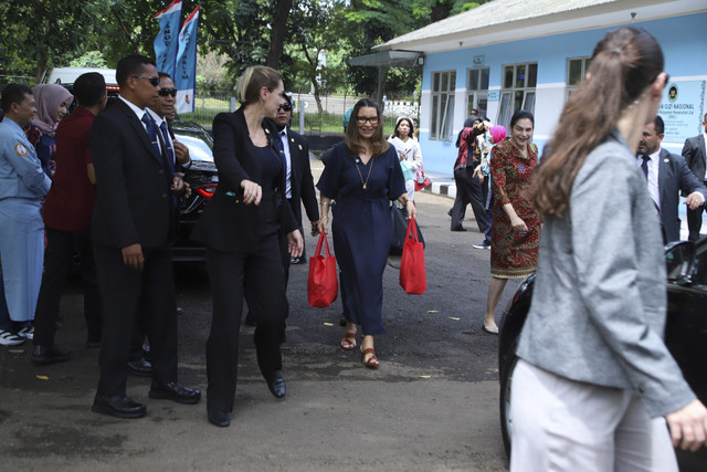 Ibu negara Brasil Janja Lula da Silva tiba saat ingin melihat pendistribusian MBG di SD Angkasa 05, Jakarta Timur, Jumat (24/10/2025). Foto: Iqbal Firdaus/kumparan