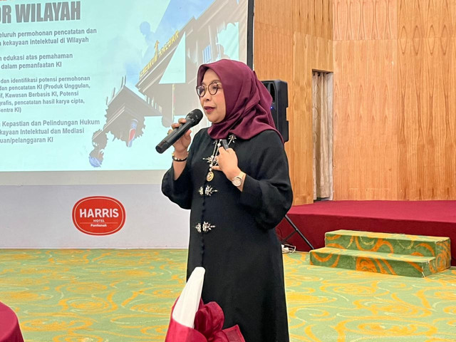 Kepala Divisi Pelayanan Hukum Kantor Wilayah Kementerian Hukum Kalimantan Barat Farida, turut berpartisipasi dalam kegiatan Pelatihan Peningkatan Kompetensi Pendamping Koperasi Desa/Kelurahan Merah Putih (KDKMP) Tahun 2025. Foto: Dok. Kanwil Kemenkum Kalbar