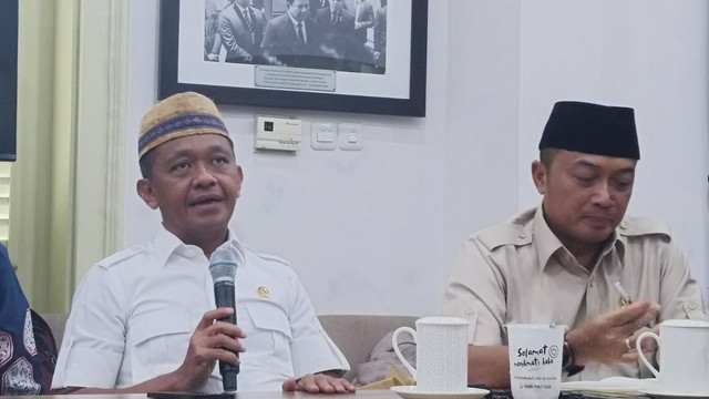 Menteri ESDM Bahlil Lahadalia di Kompleks Istana Kepresidenan, Jakarta Pusat, Jumat (24/10/2025). Foto: Zamachsyari/kumparan