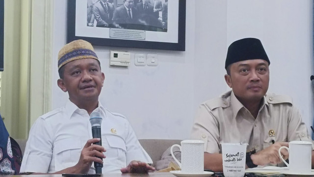 Menteri ESDM Bahlil Lahadalia di Kompleks Istana Kepresidenan, Jakarta Pusat, Jumat (24/10/2025). Foto: Zamachsyari/kumparan