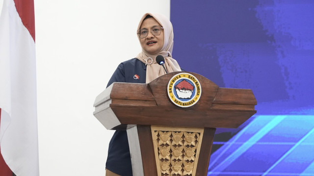 Direktur Utama Telkom Dian Siswarini saat memberikan sambutan pada acara peresmian Digital Lab Telkom di SMA Taruna Nusantara Kampus Cimahi. Foto: dok. Telkom